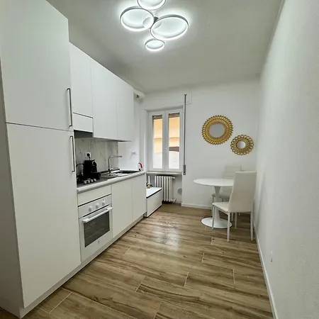 Moderna Ed Elegante Residenza Nel Centro Di Apartament Pawia